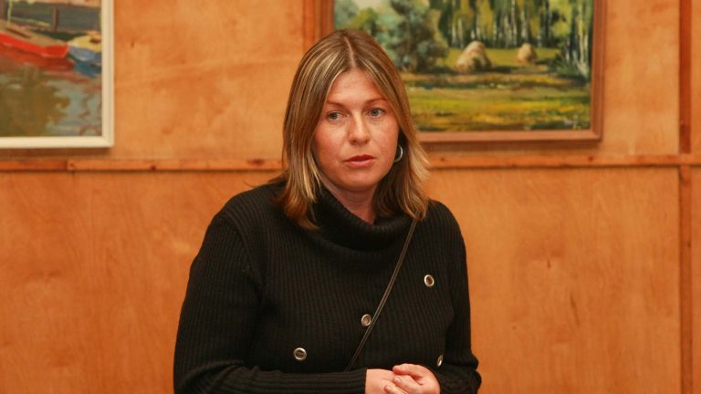 Nora Ikstena, iedzīvotāju sanāksme Ikšķiles Kultūras biedrības namā. 2008.gads