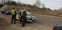 Policijas auto Megane taranē Audi TT