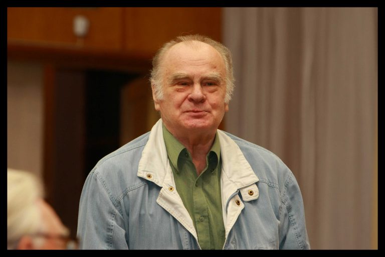 Ansis Trapiņš (1929-2008) piedalās Iedzīvotāju sanāksmē 2008.gada 9.septembrī.