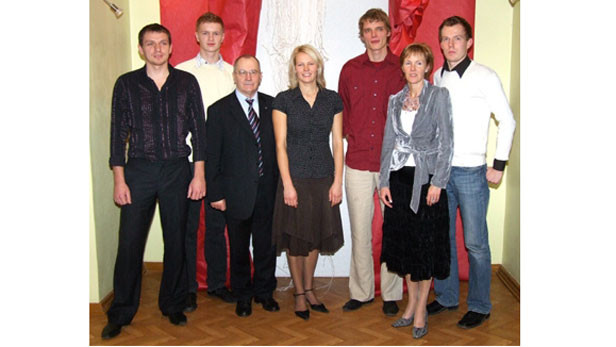 2007.gads Egīls Ezis (no kreisās), Jānis Umulis, domes priekšsēdētājs Jānis Rudzītis, Inese Auziņa, Raivis Kābelis, sporta metodiķe Sanita Tauriņa un Klāvs Romanovskis