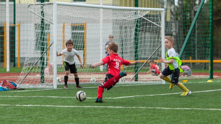 Spēlē Jaunie futbolisti
