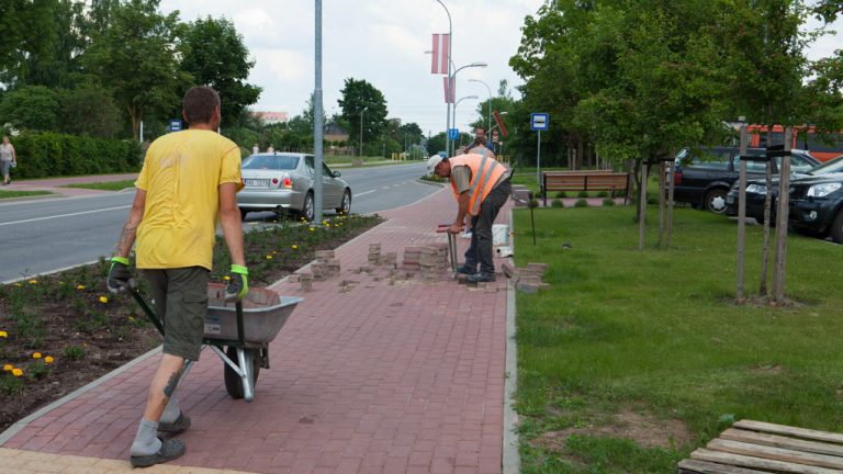 Bojātā bruģa nomaiņa Skolas ielā.