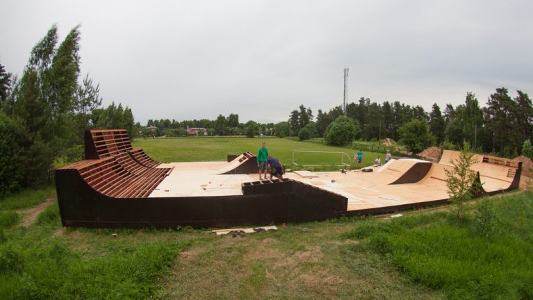 Ikšķiles Skeitparks jau ar apakšklājumu