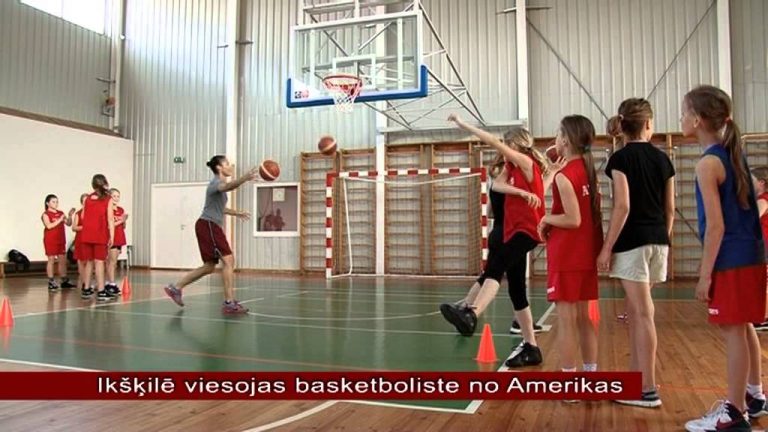 Allison Feaster viesojas Ikšķiles vidusskolā.