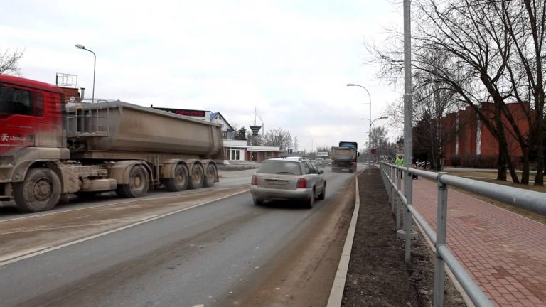 Putekļi un dubļi Ikšķiles centrā