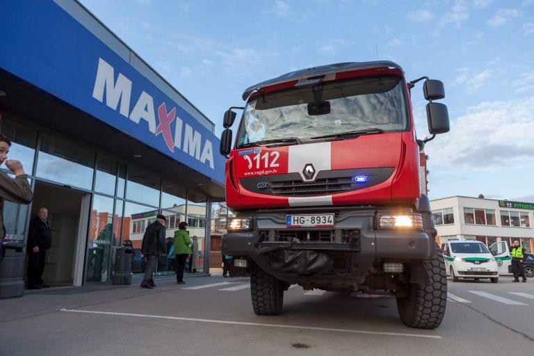 Šodien aptuveni 16:45 Ikšķiles Maxima nostrādā trauksmes signalizācija. Cilvēki un darbinieki tiek evakuēti no veikala. 17:10 veikals Maxima atsāk darbu.