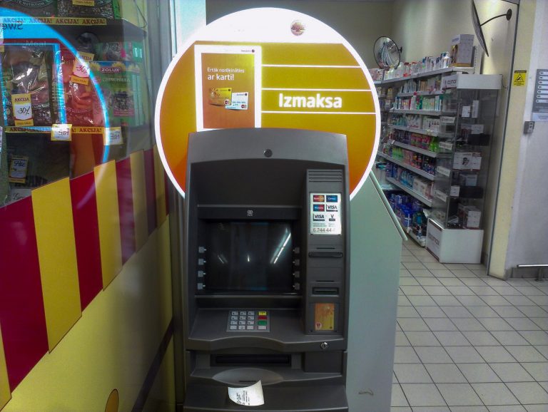 Swedbank piederošais bankomāts, nedarbojas.