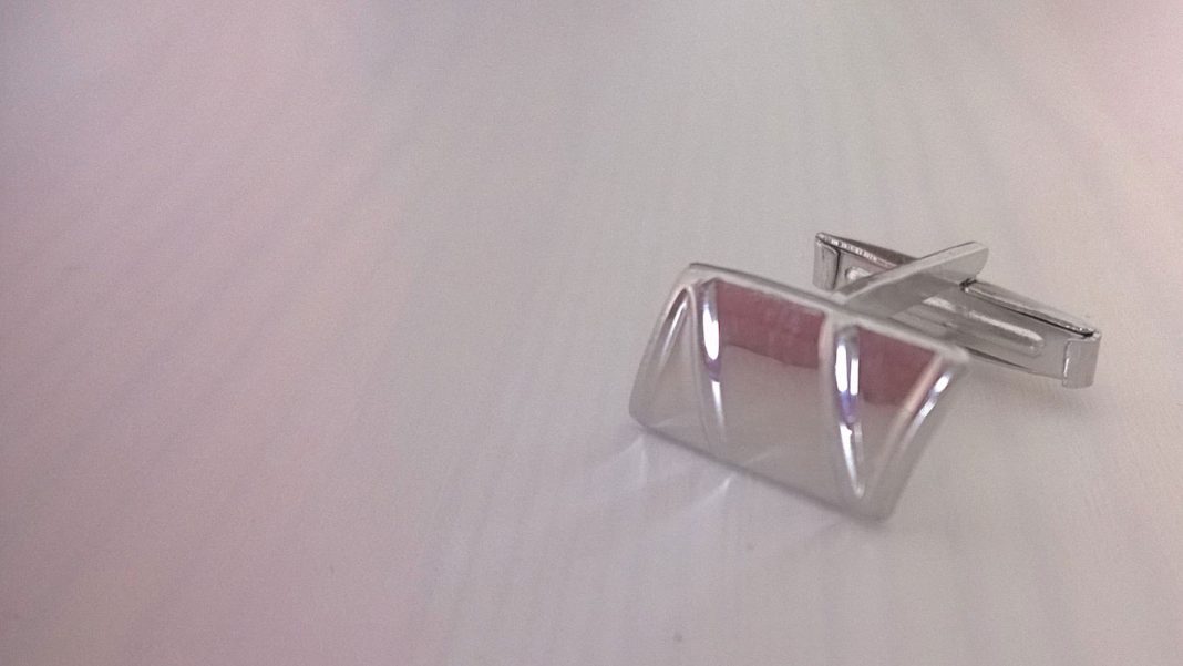 Ceturtdien, 19.februārī, ap 7.30 no rīta maršrutā Stacijas iela - Pārbrauktuves iela - Ikšķiles stacija pazaudēta vīriešu aproču poga, sudraba. Lūdzu atsaukties, ja kāds ir atradis vai zina atradēju! Atradējiem liels paldies garantēts!