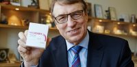 Ivars Kalviņš ar “Midronātu”, “Eiropas izgudrotāju balva 2015″ finālists, kategorijā “Mūža ieguldījums”. Foto: Publicitātes foto.