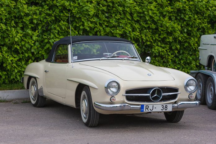 AAK Senlietu kolekcionāru un restauratoru saiets. Mercedes coupe