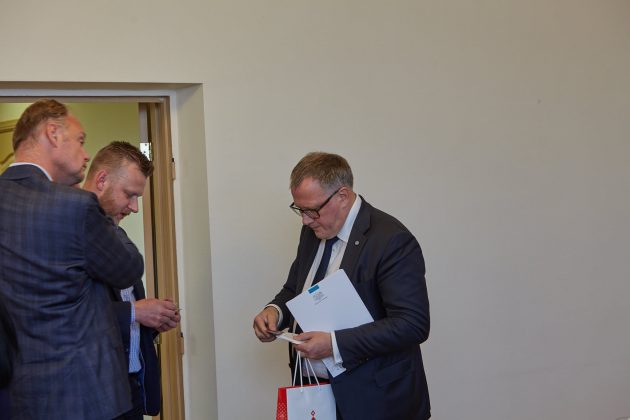 LR Ekonomikas ministrs Ašerādens un Toms Āboltiņš, Ikšķilē