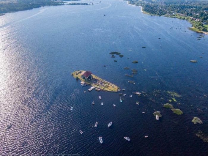 Foto: Ikšķilei 835, Sv. Meinarda salas koncerts 2020 22 Ikšķiles 835. gadu jubilejai veltītais koncerts pašā Daugavas vidū uz Sv. Meinarda salas