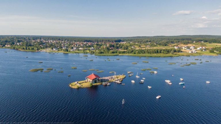 Ikšķiles 835. gadu jubilejai veltītais koncerts pašā Daugavas vidū uz Sv. Meinarda salas