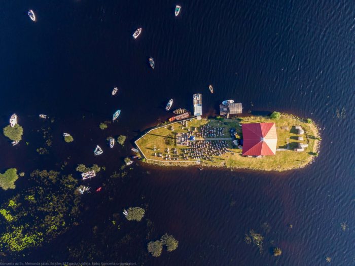 Foto: Ikšķilei 835, Sv. Meinarda salas koncerts 2020 36 Ikšķiles 835. gadu jubilejai veltītais koncerts pašā Daugavas vidū uz Sv. Meinarda salas