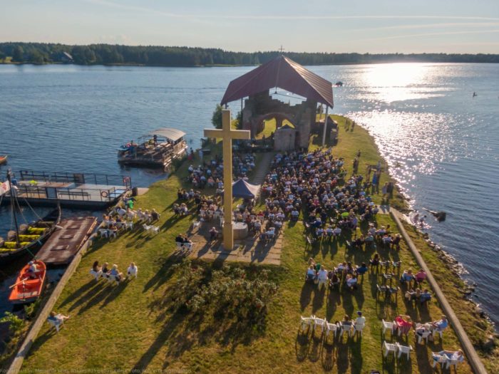 Foto: Ikšķilei 835, Sv. Meinarda salas koncerts 2020 3 Ikšķiles 835. gadu jubilejai veltītais koncerts pašā Daugavas vidū uz Sv. Meinarda salas
