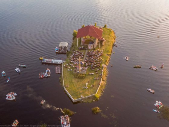 Ikšķiles 835. gadu jubilejai veltītais koncerts pašā Daugavas vidū uz Sv. Meinarda salas