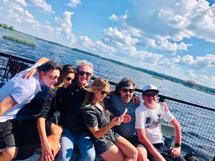 Foto: Ikšķilei 835, Sv. Meinarda salas koncerts 2020 5 Ivo Fomins, Uldis Marhilevičs, Aija Andrejeva mūziķi dodas uz Sv. Meinarda salu.