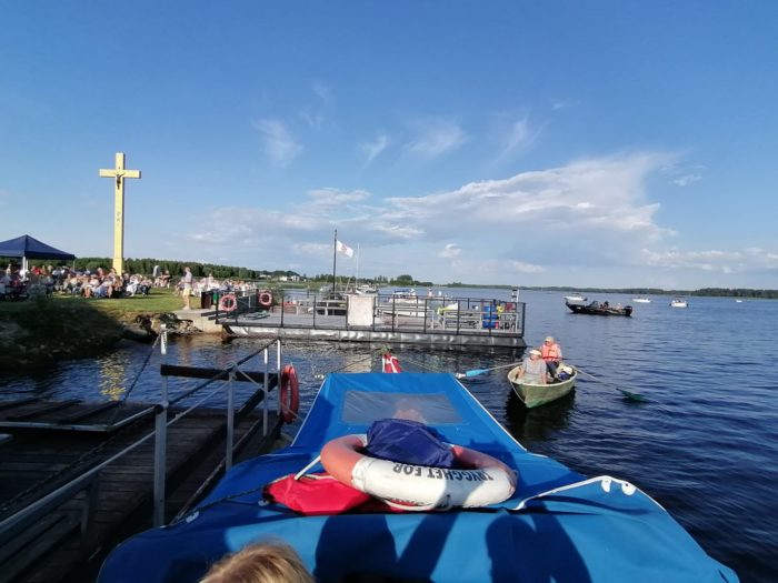 Foto: Ikšķilei 835, Sv. Meinarda salas koncerts 2020 37 Udensprieks.LV Iksķiles laivu noma, Sv.Meinarda salas piestātne