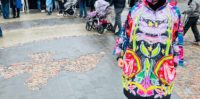 Multimaksla-pop-up-tirdzins-Elita-Patmalniece-uz-tirdzina-fona
